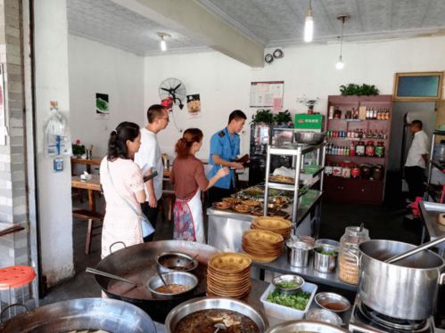 悅來鎮(zhèn)聯(lián)合市監(jiān)所開展餐飲服務(wù)單位食品衛(wèi)生與消防安全專項檢查